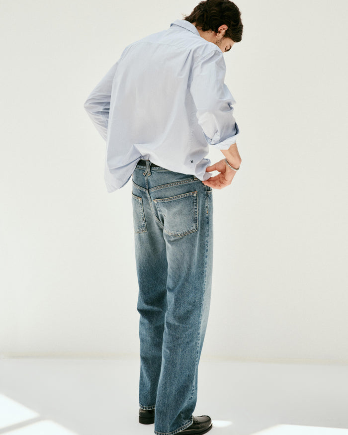 Am Relaxed Straight 5 Pocket Jean In Antique Indigo