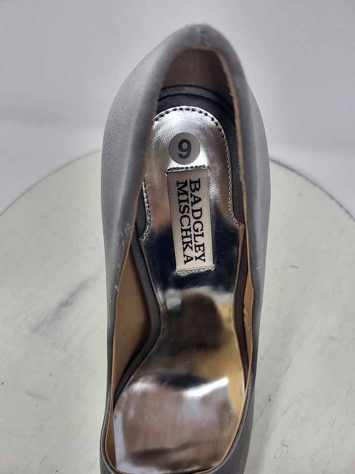 Badgley Mischka Size 9 Silver Satin Rhinestone Platform Heels