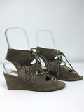 Dolce Vita Size 9 Taupe Perforated Dot Triangle Sandals NWOB