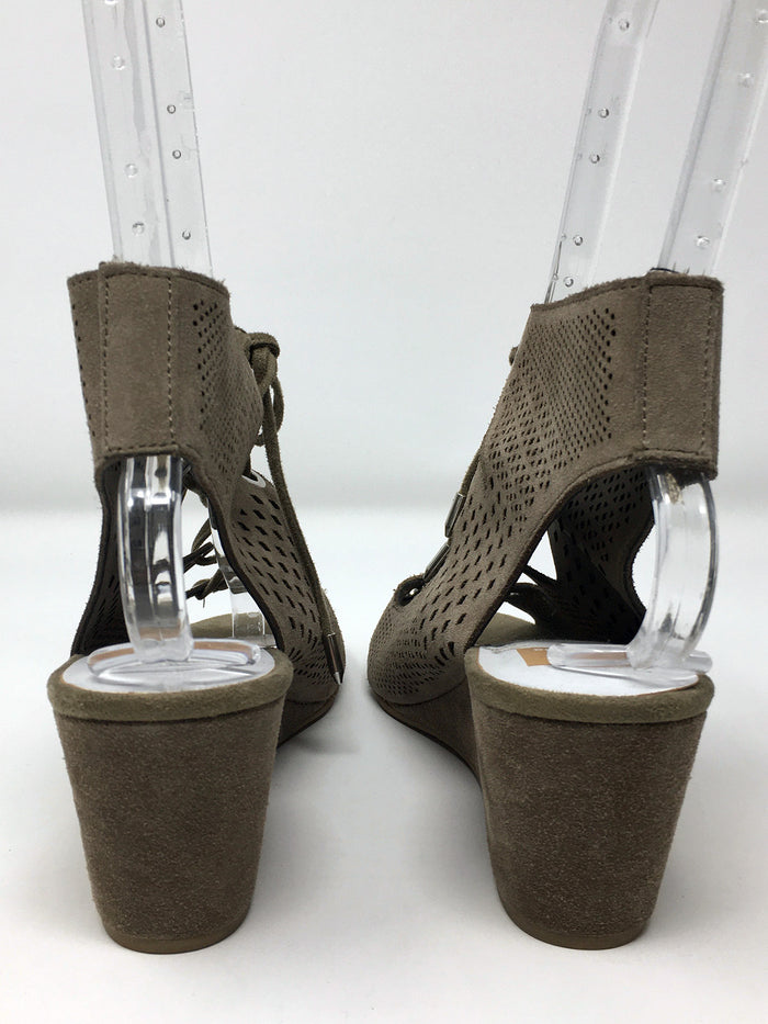 Dolce Vita Size 9 Taupe Perforated Dot Triangle Sandals NWOB