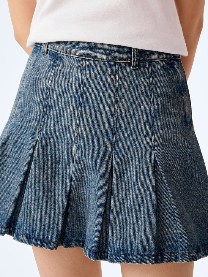 Echo Skirt in Light Wash