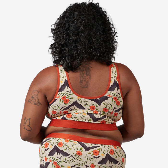 Model: Maliyah is 5'7" and wears a 2X