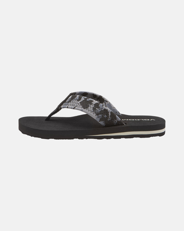 The Volcom Kids' Daycation 2 Big Youth sandal is a black flip-flop for youths with a thick gray and black camo strap and Recliner Comfort Foam for great arch support, shown against a white background.