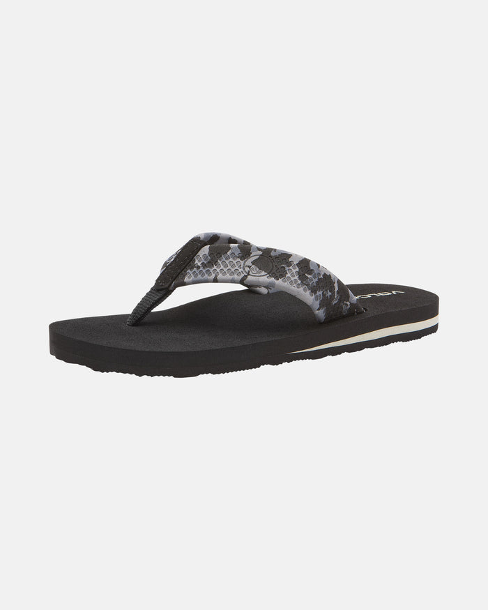 A single Volcom Kids' Daycation 2 Big Youth sandal in black with arch support, a gray and black camo fabric thong strap, and a textured sole, displayed on a plain white background.