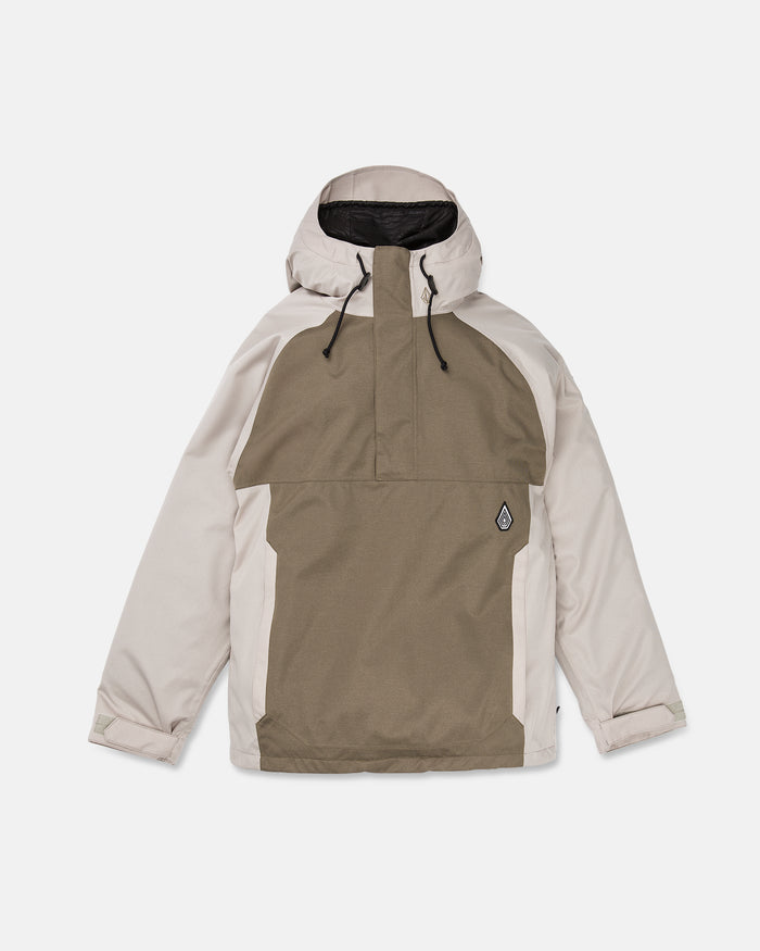Introducing the Volcom Men’s Hossegor 20K Pullover—a beige and olive green hooded jacket featuring black drawstrings and a convenient front pocket. Made from recycled V-Science shell fabric with PFAS-free DWR, this jacket is finished with a small black patch on the left front side.