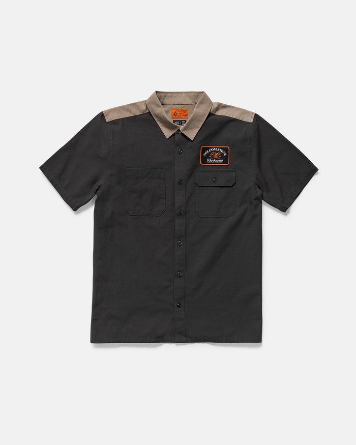The Volcom Men's Slab City Short Sleeve Tee features a classic fit and short sleeves, perfect for casual wear.