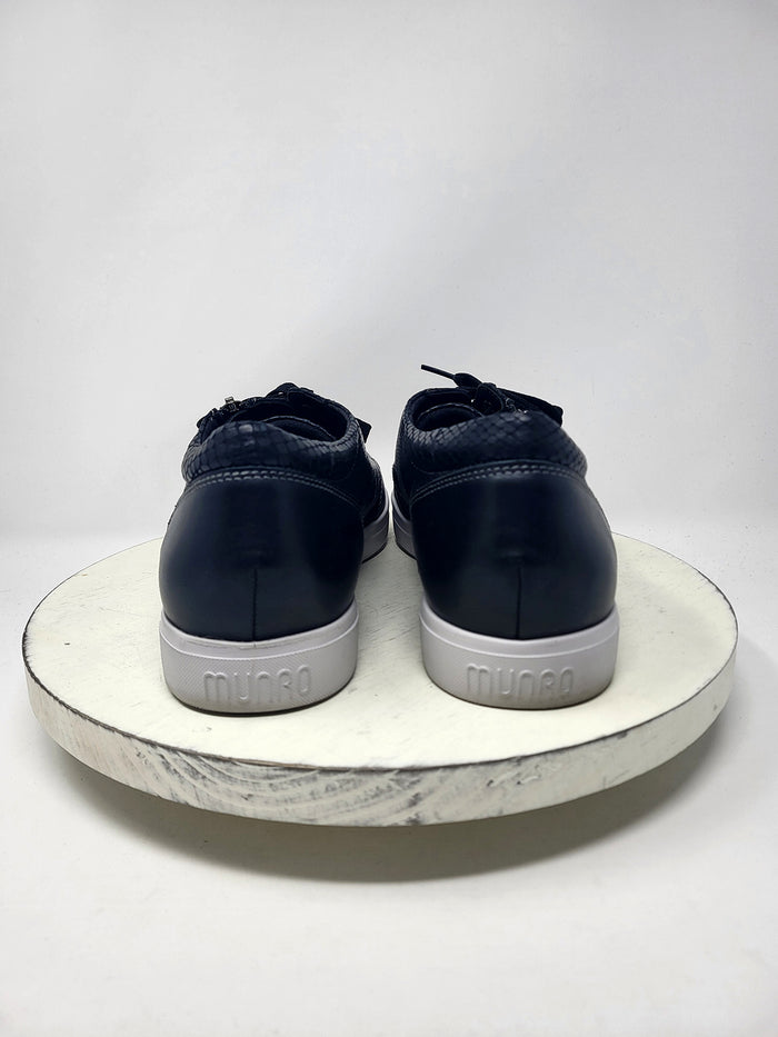 Munro Size 8.5 Black Snake Print Shoes