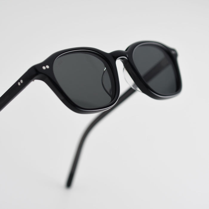 Black / Black