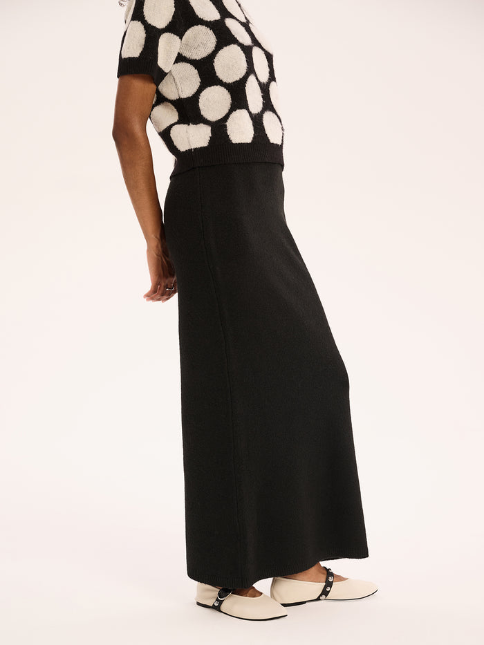 Queenie Knitted Skirt in Black