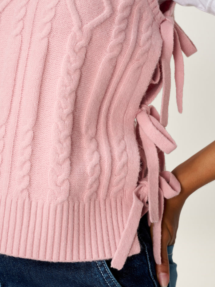 Rufus Cable Bow Side Vest in Light Pink