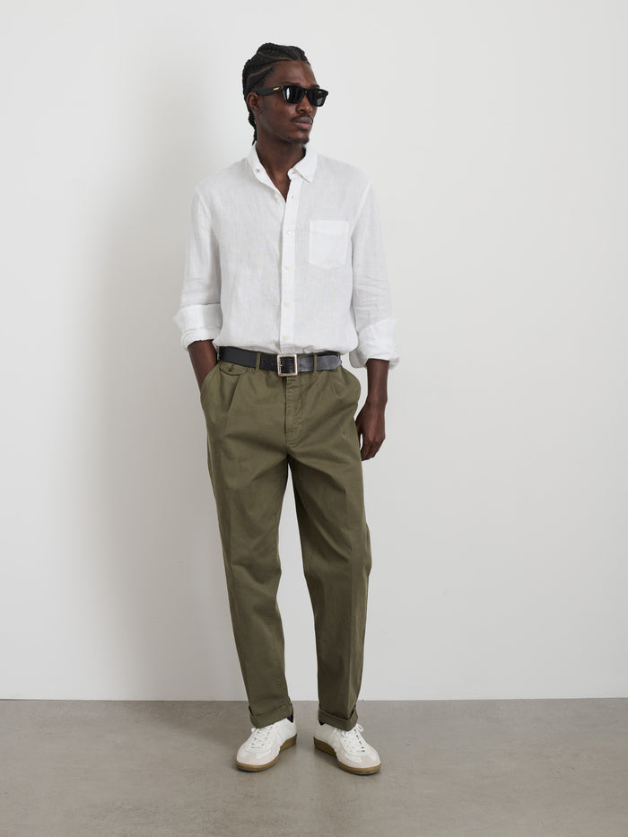 Standard Pleated Pant In Chino In Olive Grey