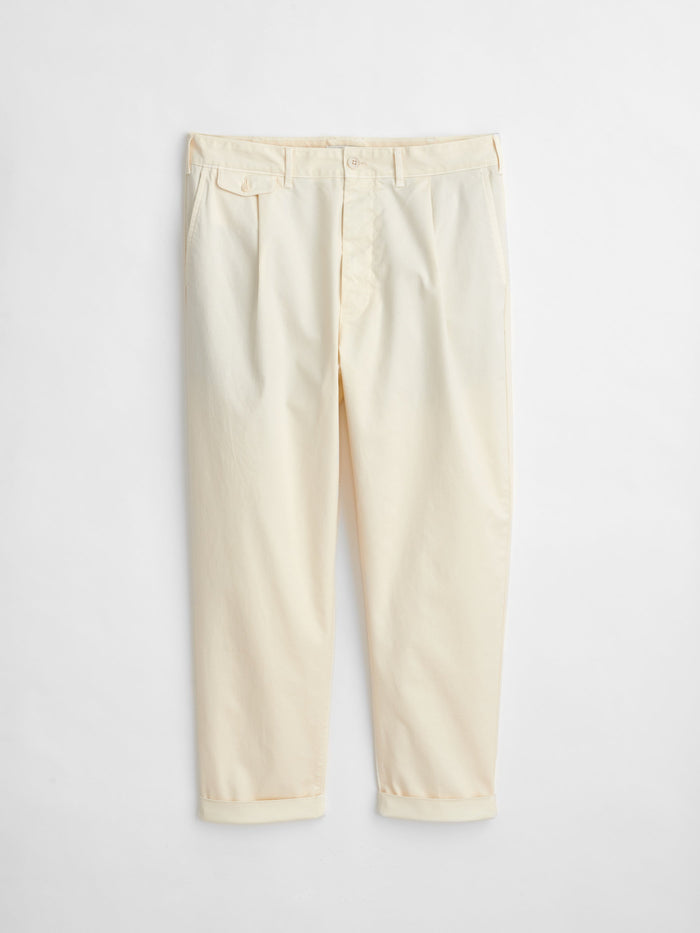 Standard Pleated Pant In Chino In Oatmilk