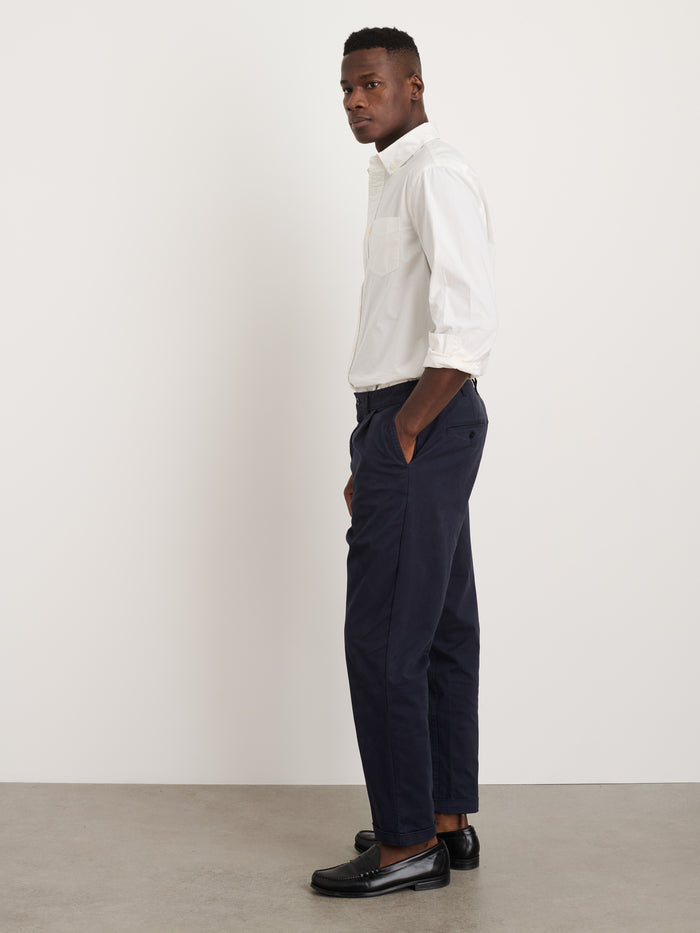 Standard Pleated Pant In Chino In Dark Navy