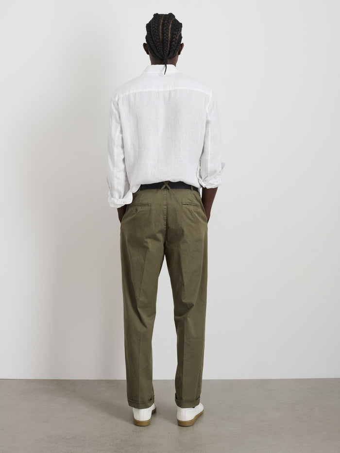 Standard Pleated Pant In Chino In Olive Grey
