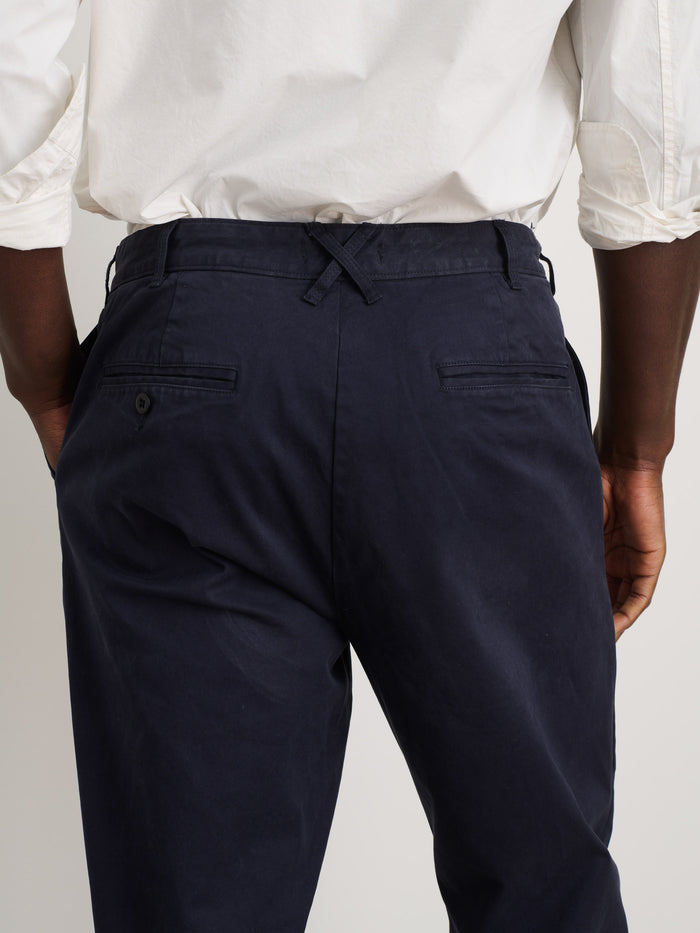 Standard Pleated Pant In Chino In Dark Navy