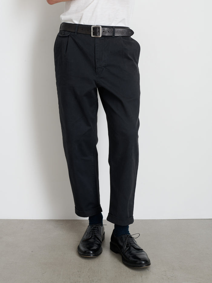 Standard Pleated Pant In Chino In Black