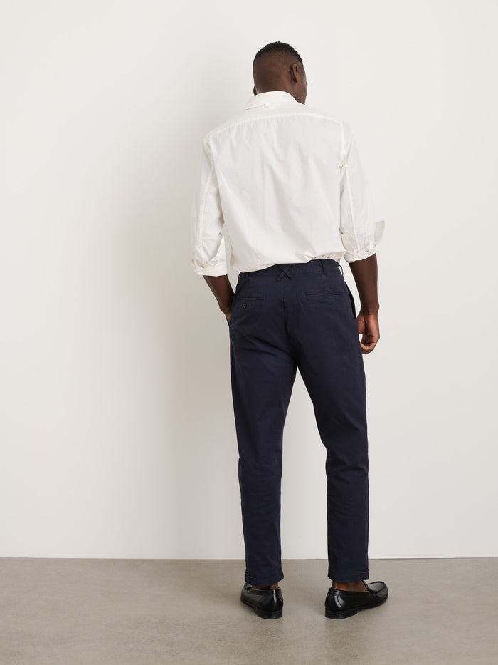 Standard Pleated Pant In Chino In Dark Navy