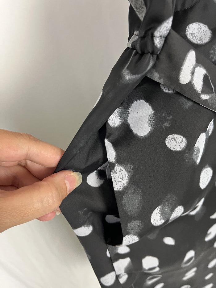 vince. Size L (14) Black & Gray Abstract Dots Dress
